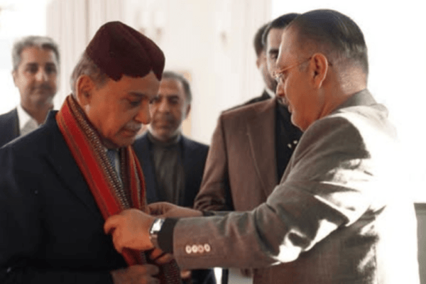 PM Shehbaz Visits Sharjeel Memon’s Home, Congratulates Him on Grandson