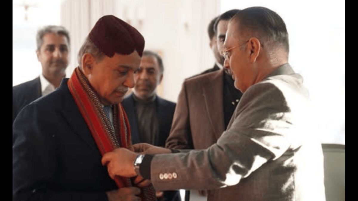 PM Shehbaz Visits Sharjeel Memon’s Home, Congratulates Him on Grandson
