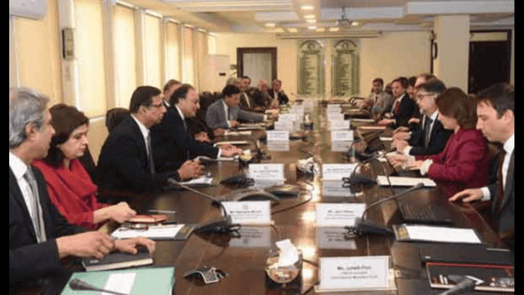 IMF Delegation Arrives in Pakistan to Review Loan Conditions