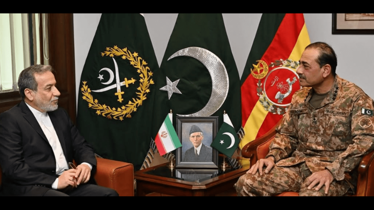 Iranian Foreign Minister Meets Pak Army Chief to Boost Border Security and Regional Stability